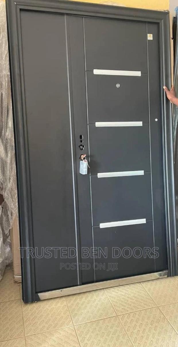 International Paladin One_ _half Doors [Single+Double Door] · Photo 1