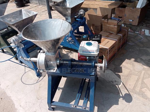 Pepper Mill Machine With Petrol Engine · Photo 1