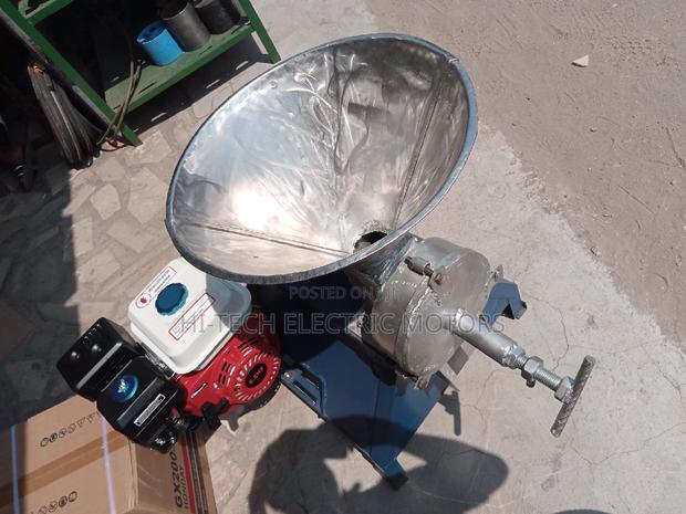 Pepper Mill Machine With Petrol Engine · Photo 2