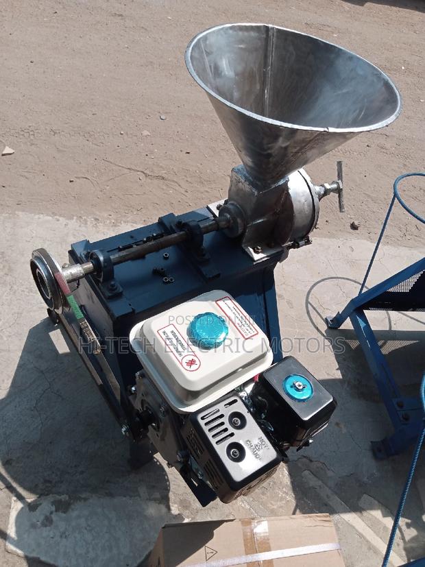 Pepper Mill Machine With Petrol Engine · Photo 5