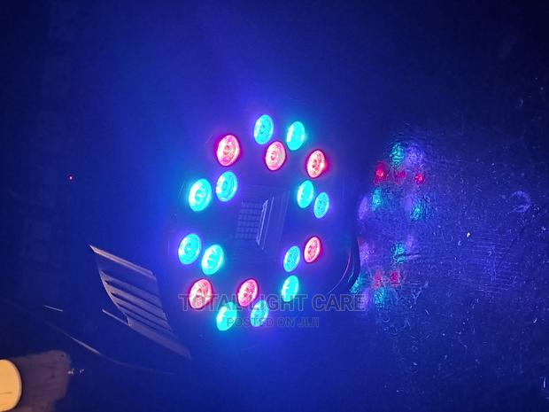 18 Led Par Light With White Flood Light in the Middle · Photo 1