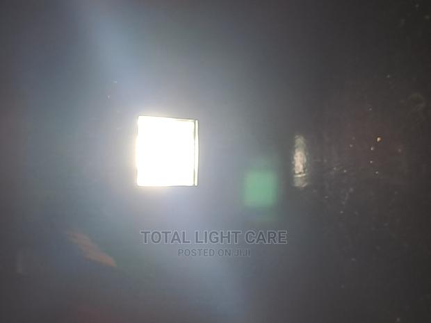 18 Led Par Light With White Flood Light in the Middle · Photo 3