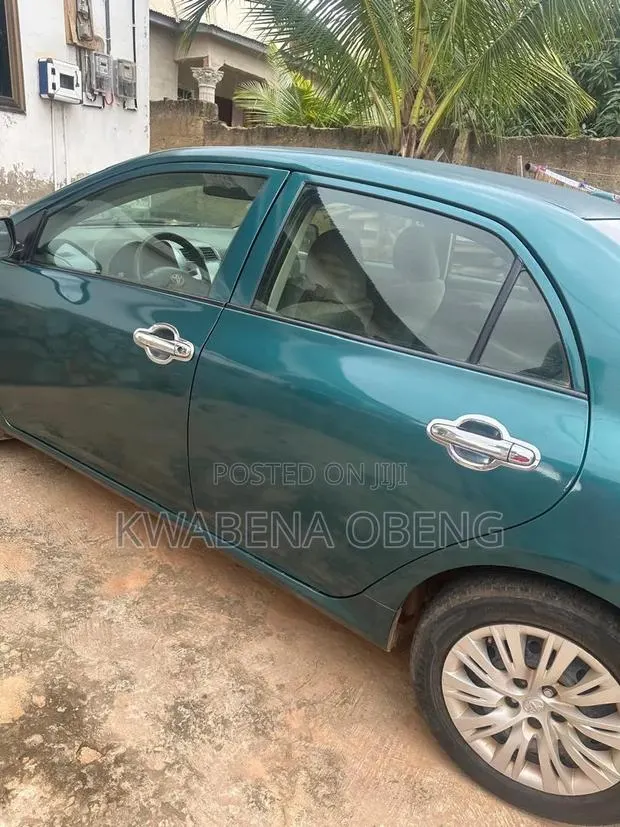 Toyota Corolla LE 4dr Sedan (1.8L 4cyl 4A) 2012 Green · Photo 1