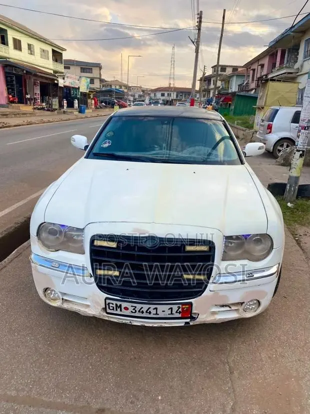 Chrysler 300 300C RWD 2007 White · Photo 1