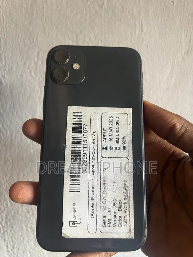 Apple iPhone 11 64 GB Black · Photo 1