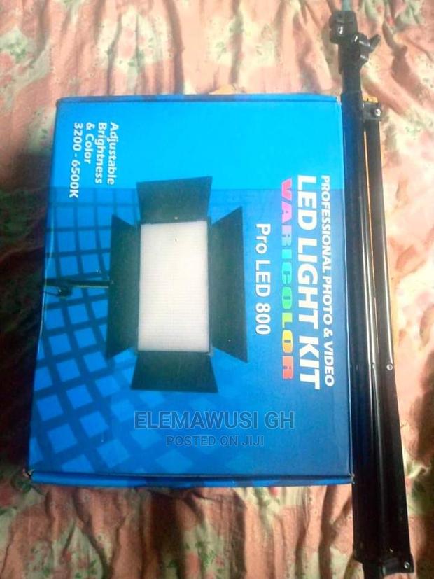 PRO LED 800 Professional Video Light With Stand Rechargeable · Photo 2