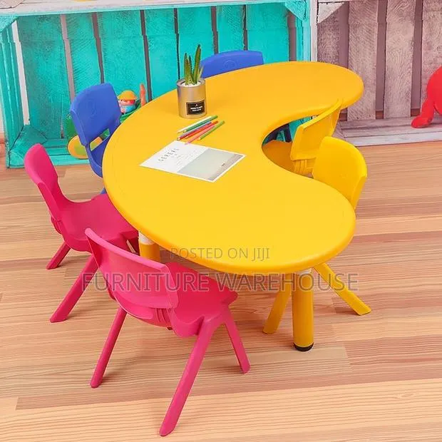 Half Moon Nursery Table · Photo 2