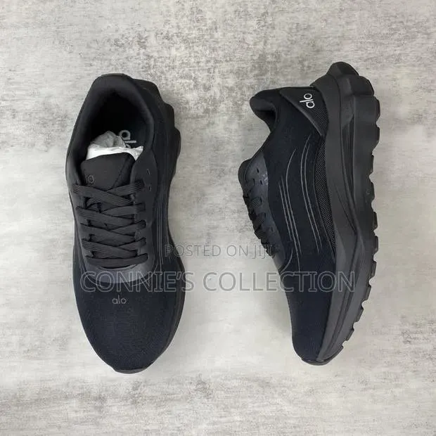 Alo Runner Sneakers · Photo 1