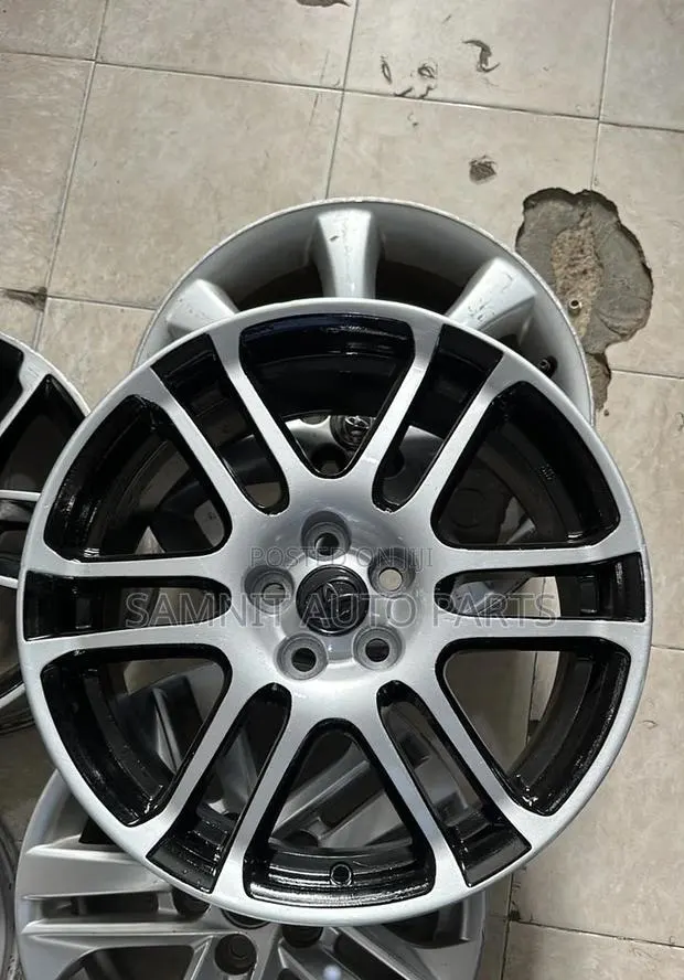 Home Used Rim 17 Available for Toyota Corolla · Photo 1