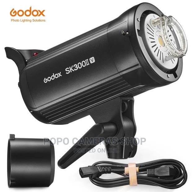 Godox SK300II v Strobe Lights · Photo 1