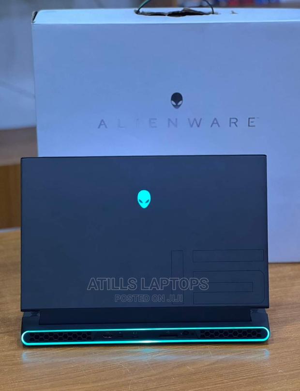 New Laptop Alienware M17x R2 16GB Intel Core I7 SSD 1T · Photo 3