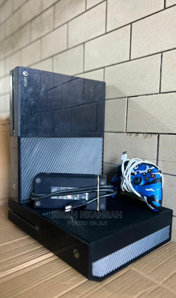 Xbox One Console · Photo 1