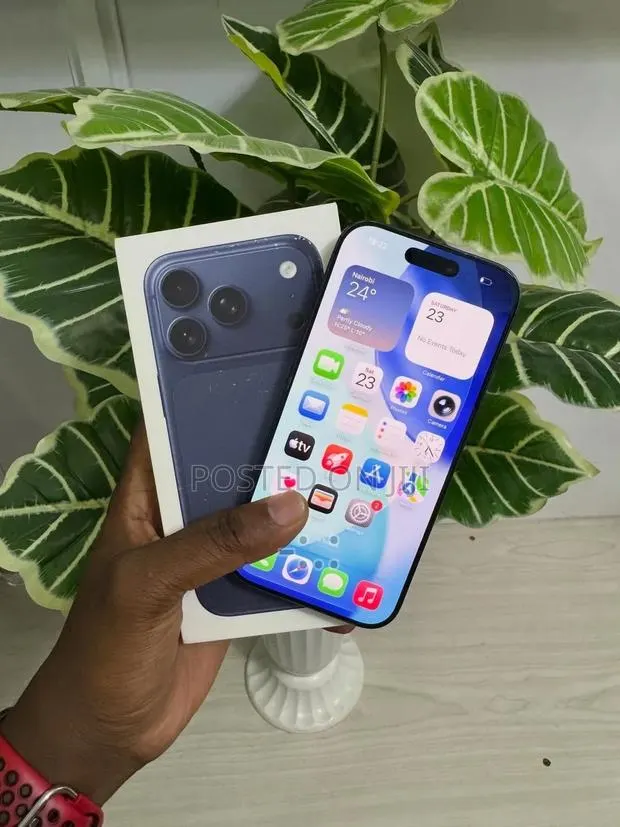 Apple iPhone 17 Pro Max 256 GB Blue · Photo 1