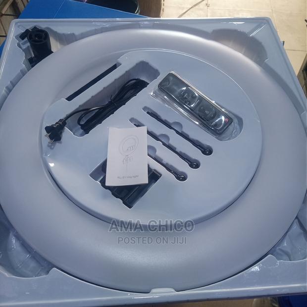 21 Inches Ring Light With Stand · Photo 3