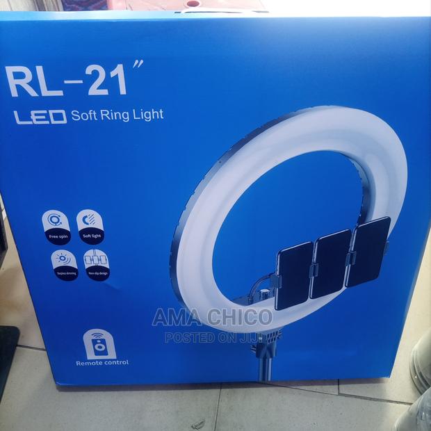 21 Inches Ring Light With Stand · Photo 4