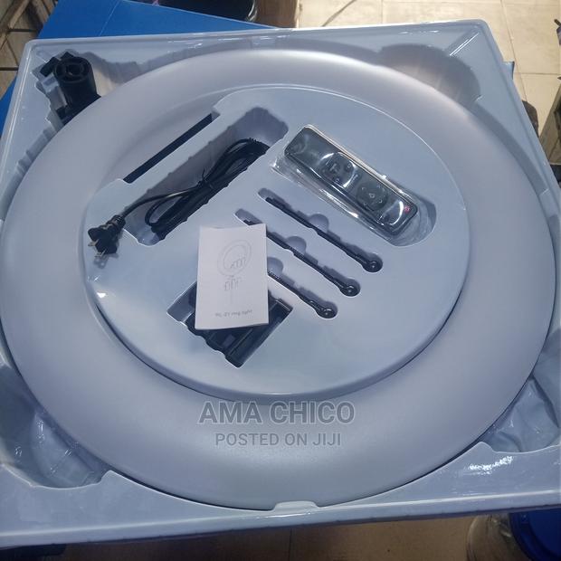 21 Inches Ring Light With Stand · Photo 5