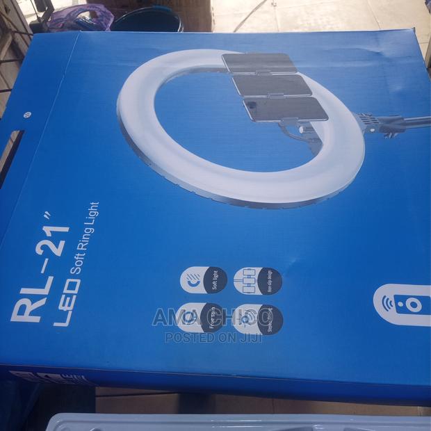 21 Inches Ring Light With Stand · Photo 6
