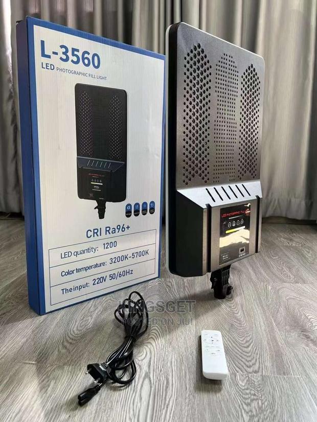 L-3560 Photographic Fill Light With Stand · Photo 1