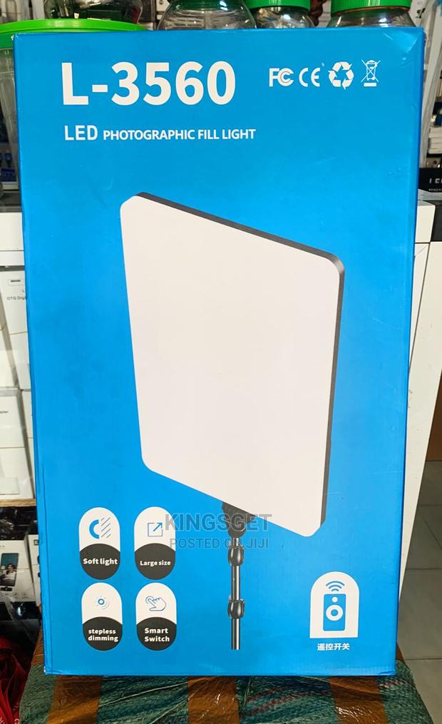 L-3560 Photographic Fill Light With Stand · Photo 3