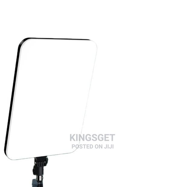 L-3560 Photographic Fill Light With Stand · Photo 5