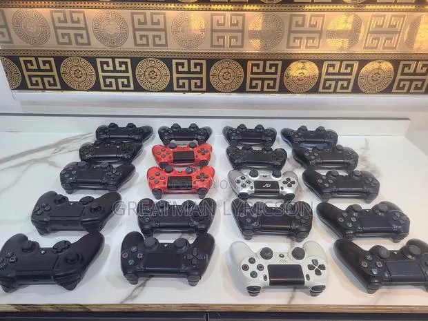 PS4 Home Used Controller · Photo 1