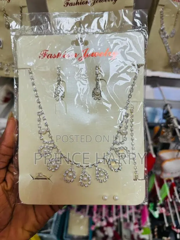 Luxury Fashion Jewelry Necklace & Earring Set · Photo 1