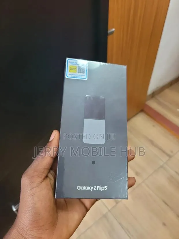 New Samsung Galaxy Z Flip 5 256 GB Green · Photo 1