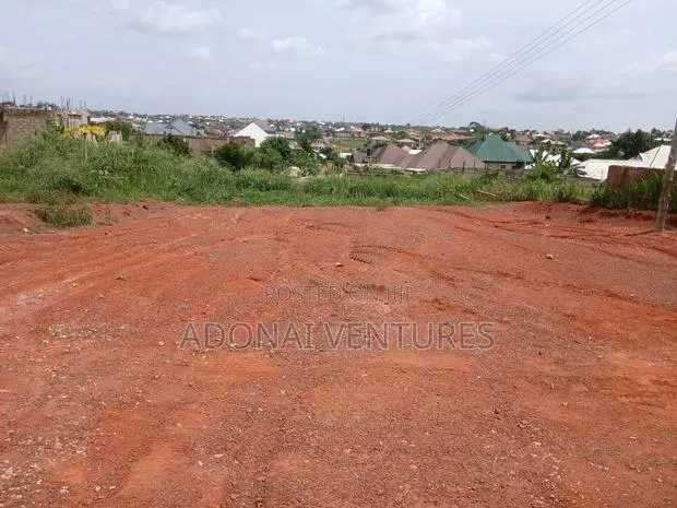 Half Plot of Land for Sale in Sokoban Ampabame · Photo 1