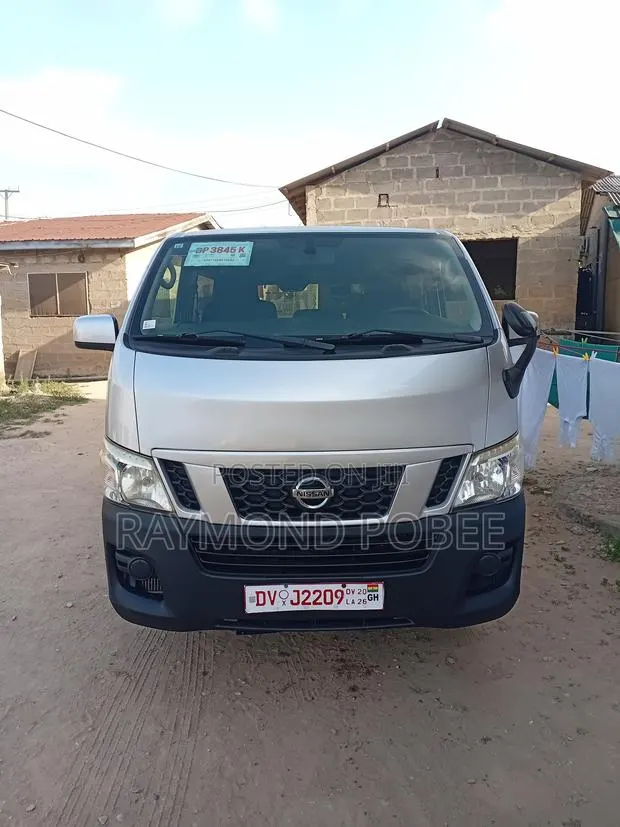Nissan NV3500 2014 Silver · Photo 1