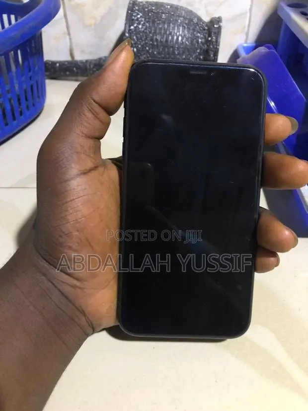 Apple iPhone XR 64 GB Black · Photo 1
