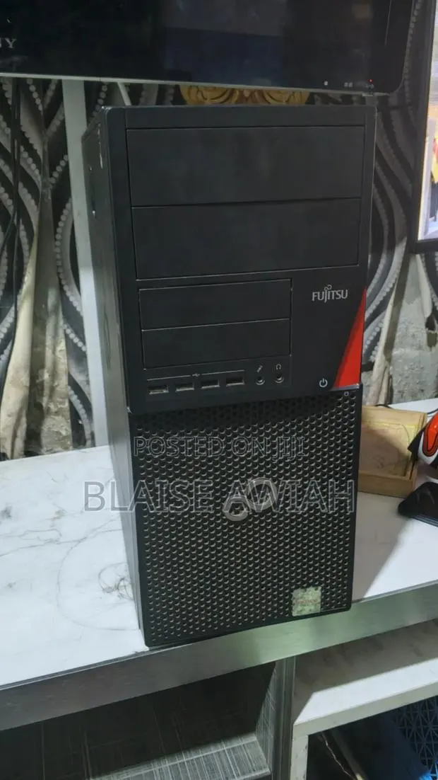 Desktop Computer Fujitsu Esprimo P757/E85+ 8GB Intel Core i7 SSD 256GB · Photo 1
