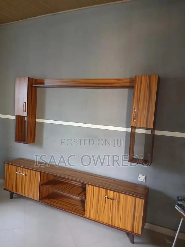 TV Wall Mount With Shelves · Photo 2