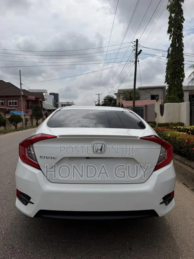 Honda Civic EX Sedan 2019 White · Photo 1