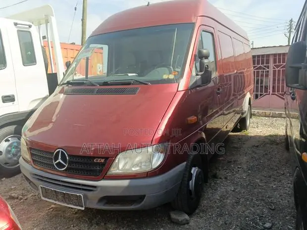 Mercedes-Benz Sprinter 2000 Pink · Photo 1