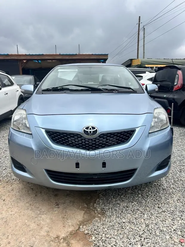 Toyota Belta 2010 Blue · Photo 1