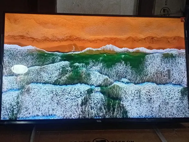 TCL 32-Inch Stylish Qled Tv With Clear and Bright Display · Photo 1