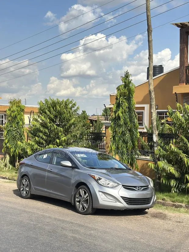 Hyundai Elantra Limited Sedan FWD (1.8L 4cyl 6A) 2016 Silver · Photo 1