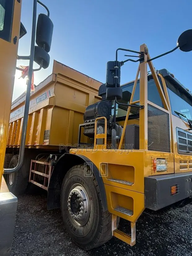 Large Dump Truck · Photo 1