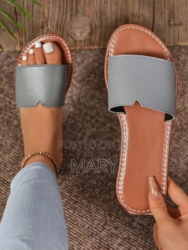 Lady’s Leather Slippers · Photo 1
