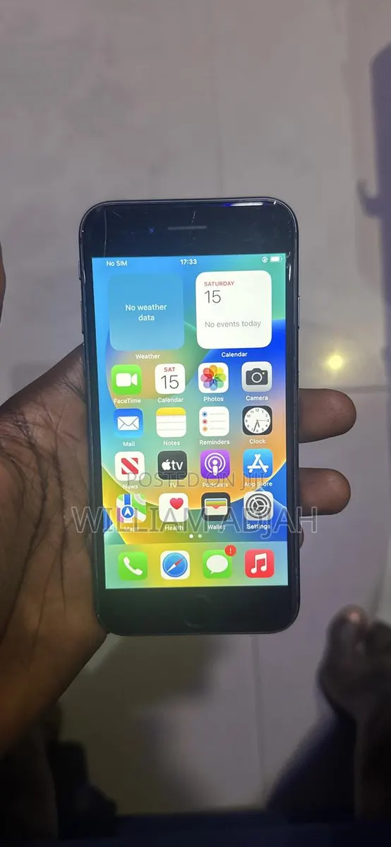 Apple iPhone 8 64 GB Black · Photo 1
