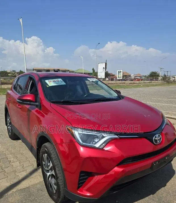 Toyota RAV4 2017 Red · Photo 1