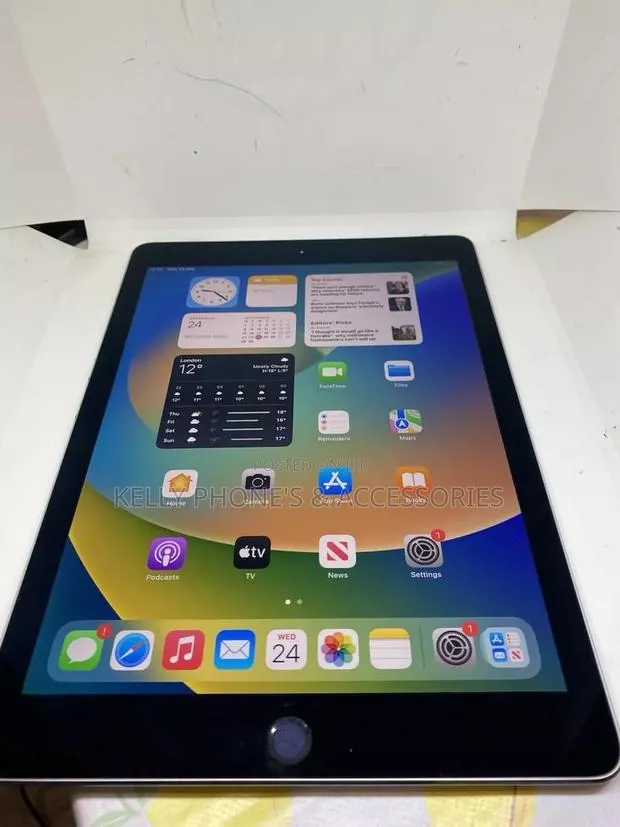 Apple iPad 9.7 128 GB Silver · Photo 1
