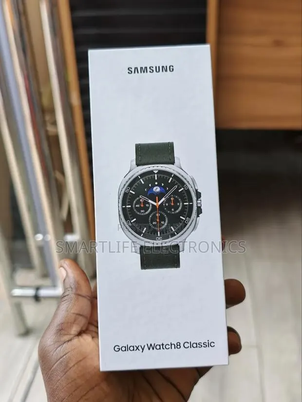 Samsung Galaxy Watch 8 Classic · Photo 1