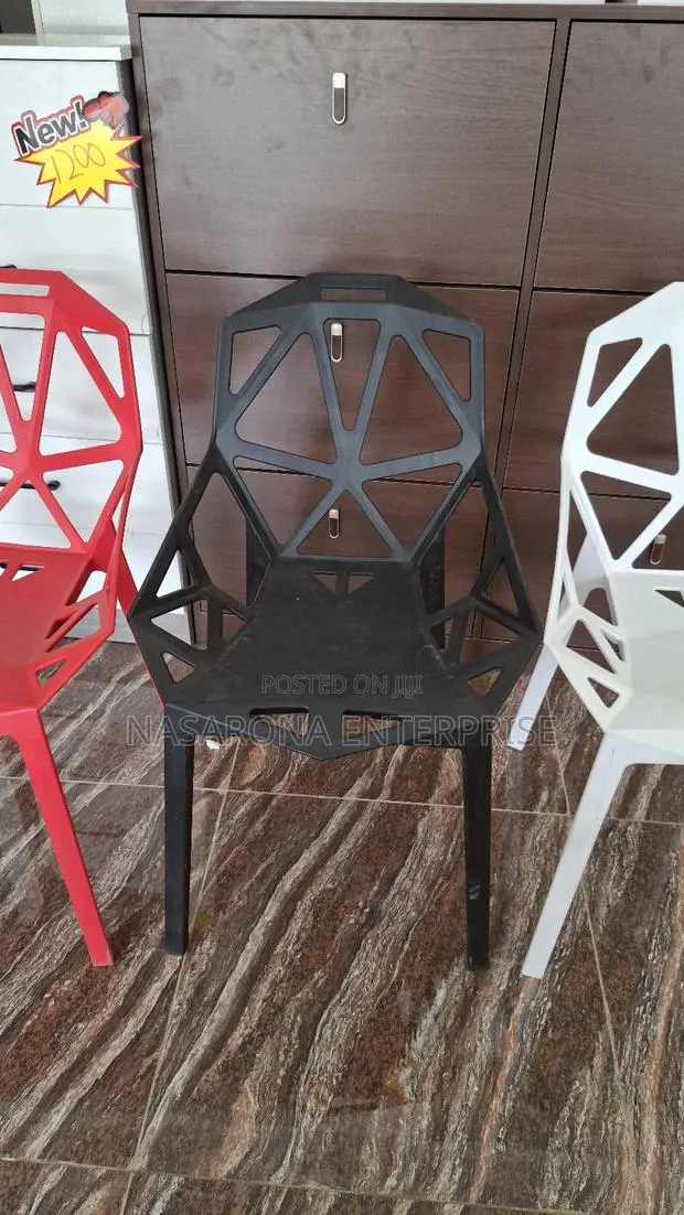 Strong Plastic Chair No. 3 · Photo 1