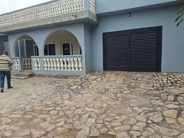 5bdrm House in Kwabenya Acp for rent · Photo 1
