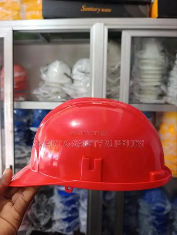 Red Hard (Normal) Helmet · Photo 1