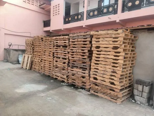 Wooden/Plastic Pallets for Sale · Photo 1