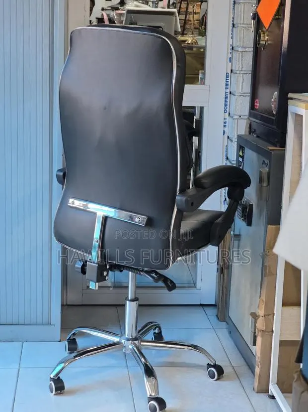 Office Executive Adjustable Swivel Chair · Photo 1
