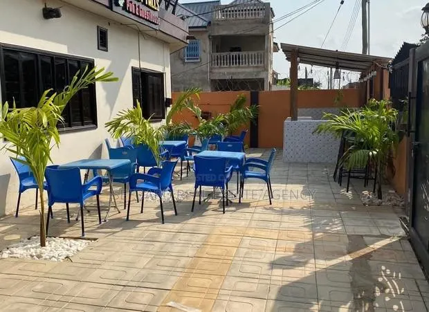 10-Bedroom Guesthouse for Sale – Macarthy Hill · Photo 3