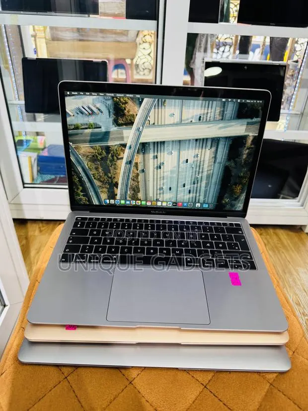Laptop Apple MacBook Air 8GB Intel Core i5 SSD 256GB · Photo 1